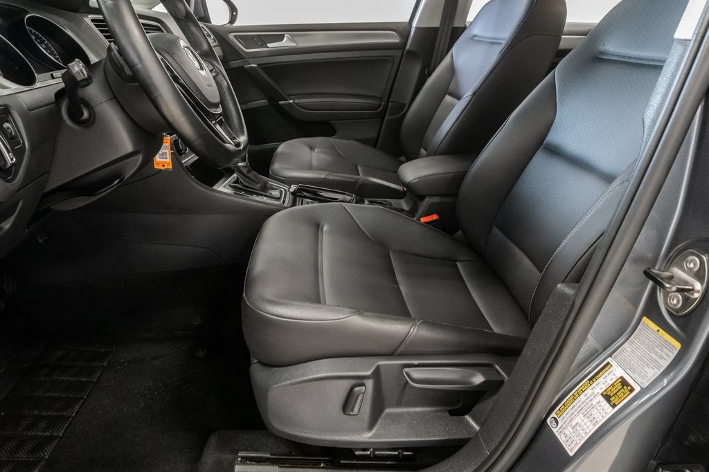 Used 2015 Volkswagen Golf S FWD image 10