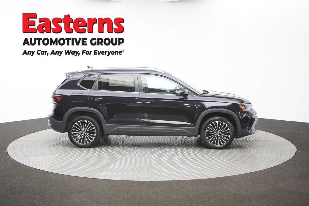 Used 2025 Volkswagen Taos SE FWD image 41