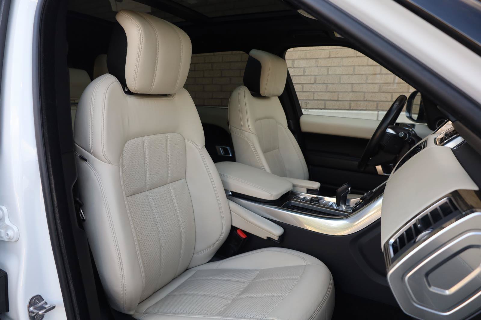 Used 2018 Land Rover Range Rover Sport HSE AWD/4WD image 30