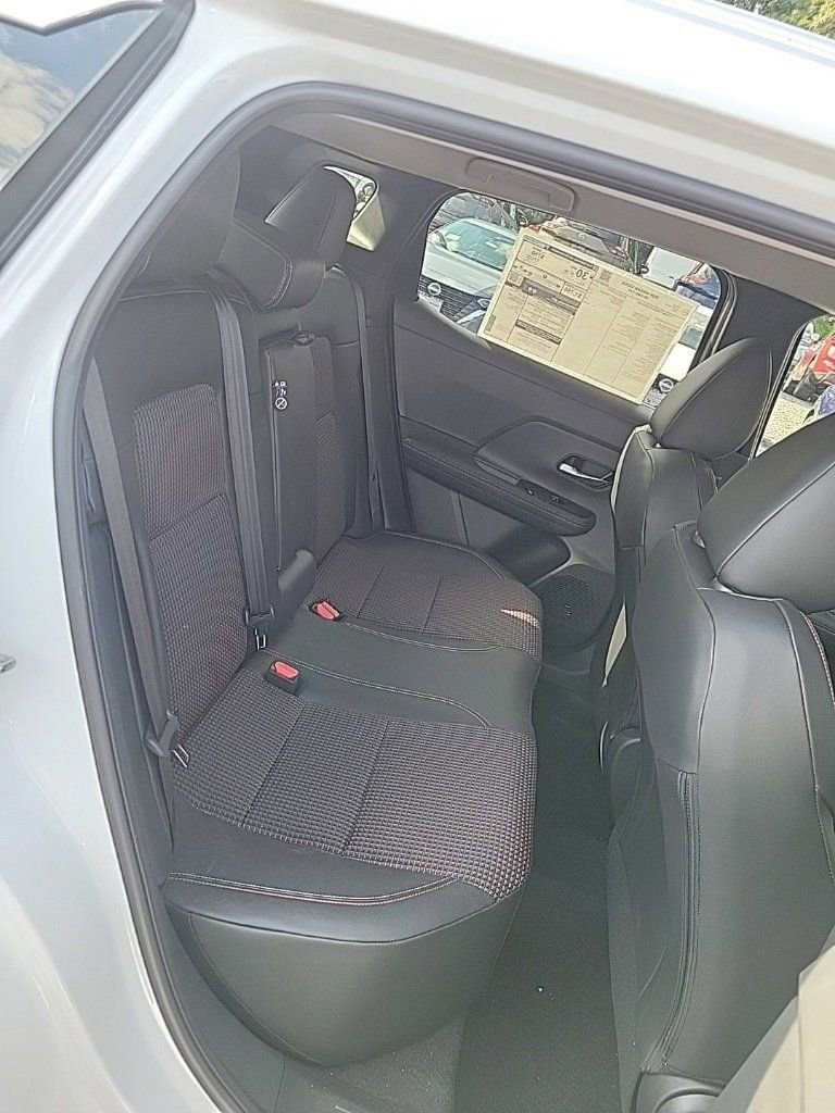 Used 2025 Nissan Kicks SR image 21