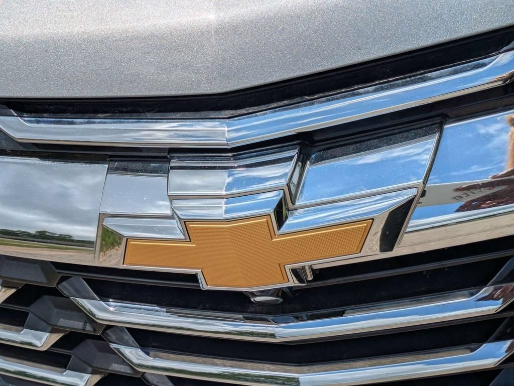 Used 2025 Chevrolet Equinox LT FWD image 9