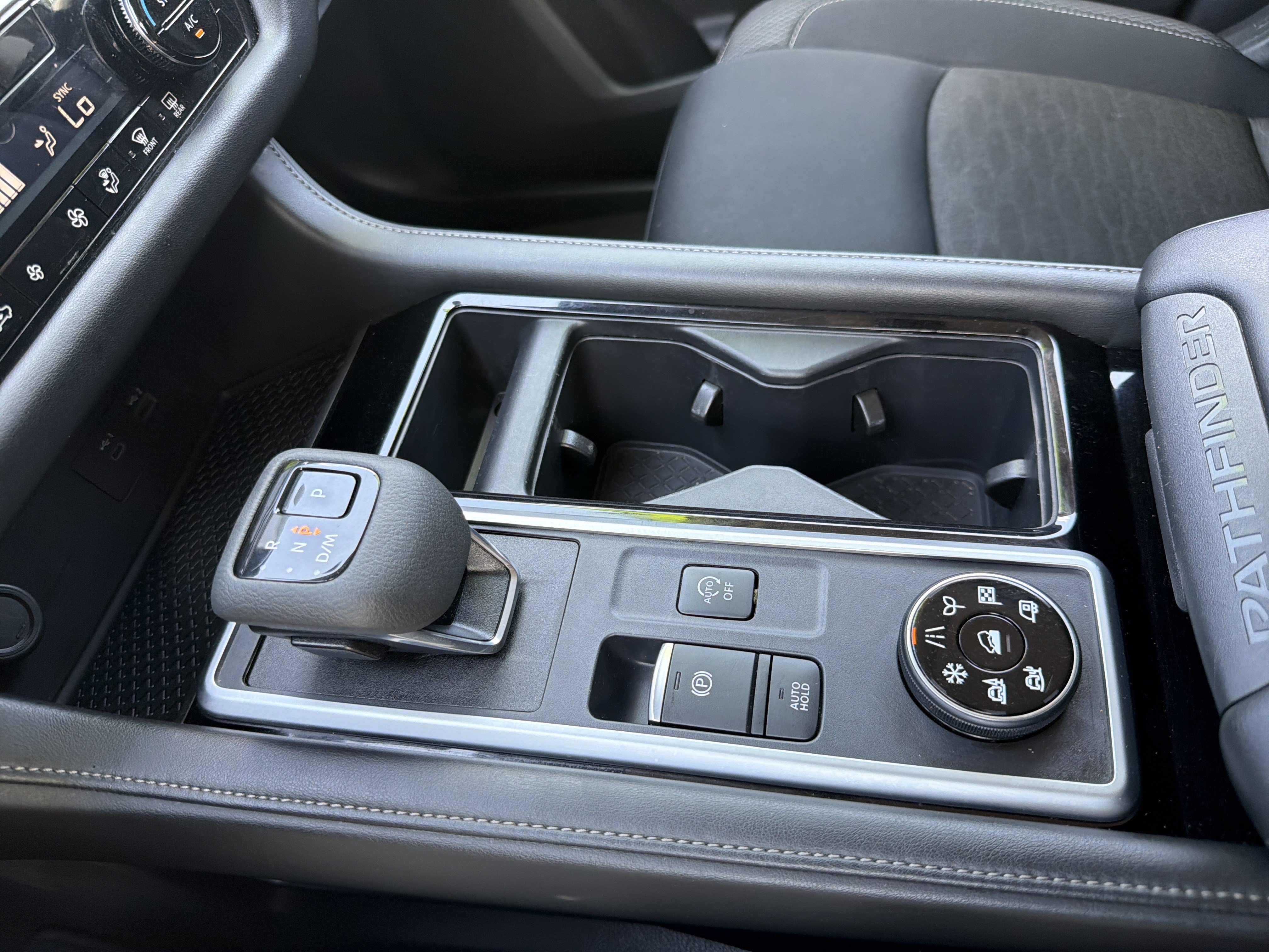 Used 2024 Nissan Pathfinder SV AWD/4WD image 9