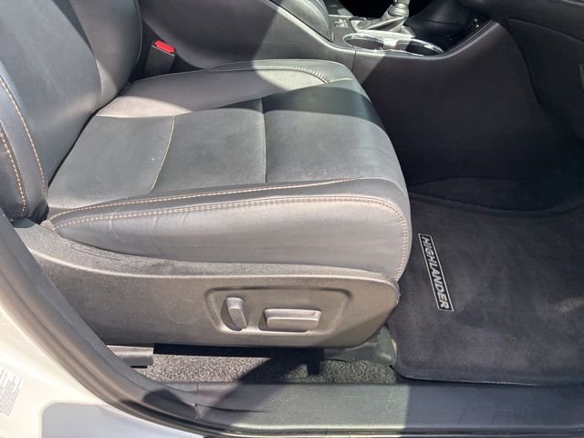 Used 2019 Toyota Highlander XLE image 11