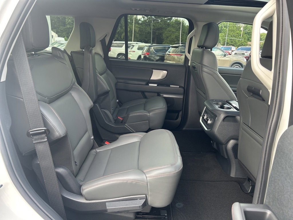 New 2025 Ford Expedition Active image 23
