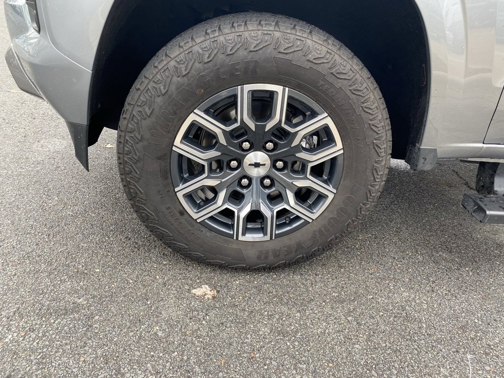 Used 2024 Chevrolet Colorado Z71 w/ Z71 Convenience Package 2 image 36