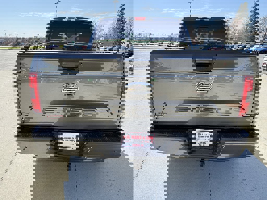 Used 2018 Ford F150 XLT w/ Equipment Group 302A Luxury AWD/4WD image 7