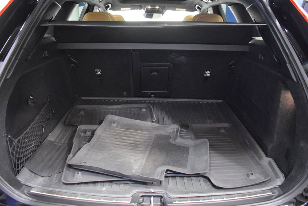 Used 2020 Volvo XC60 T5 Momentum w/ Protection Package Premier image 15