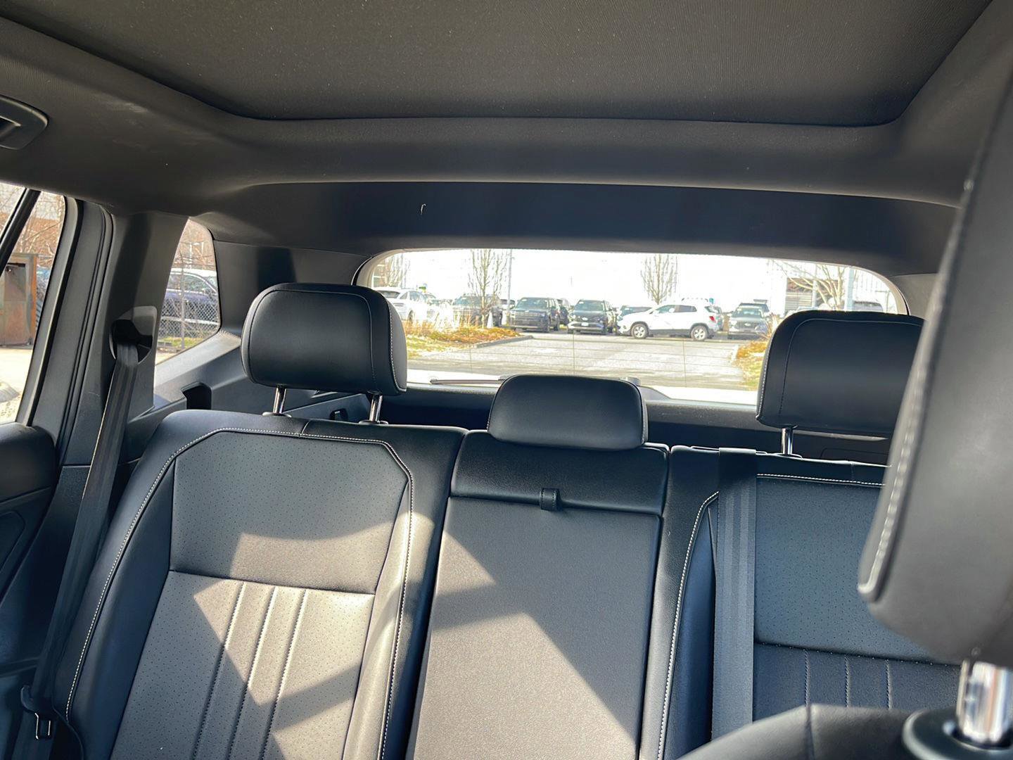 Used 2023 Volkswagen Tiguan SE R-Line image 30