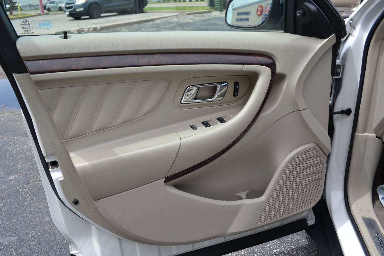 Used 2010 Ford Taurus Limited AWD/4WD image 31
