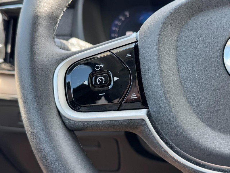Certified 2025 Volvo XC90 B6 Plus image 18