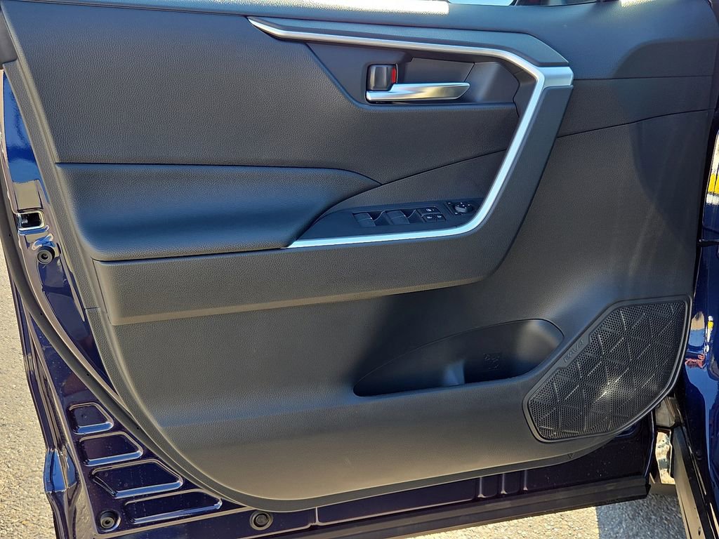 New 2025 Toyota RAV4 SE image 15