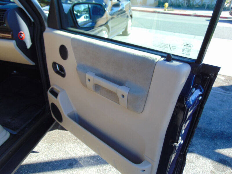 Used 2003 Land Rover Discovery SE image 10