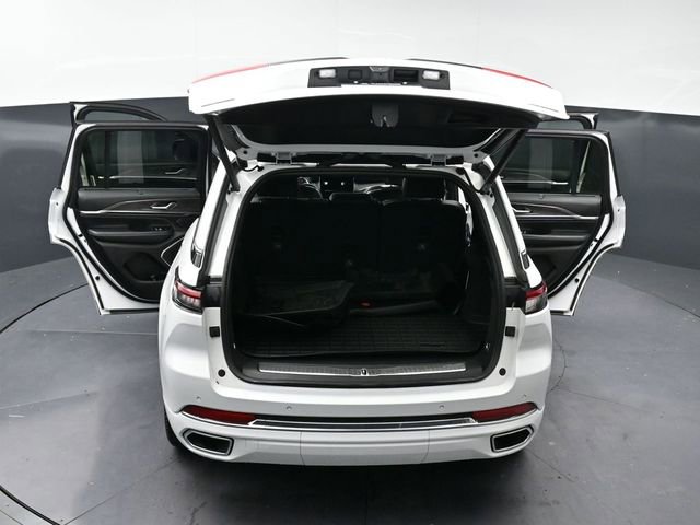 Used 2023 Jeep Grand Cherokee Overland w/ Luxury Tech Group IV AWD/4WD image 55