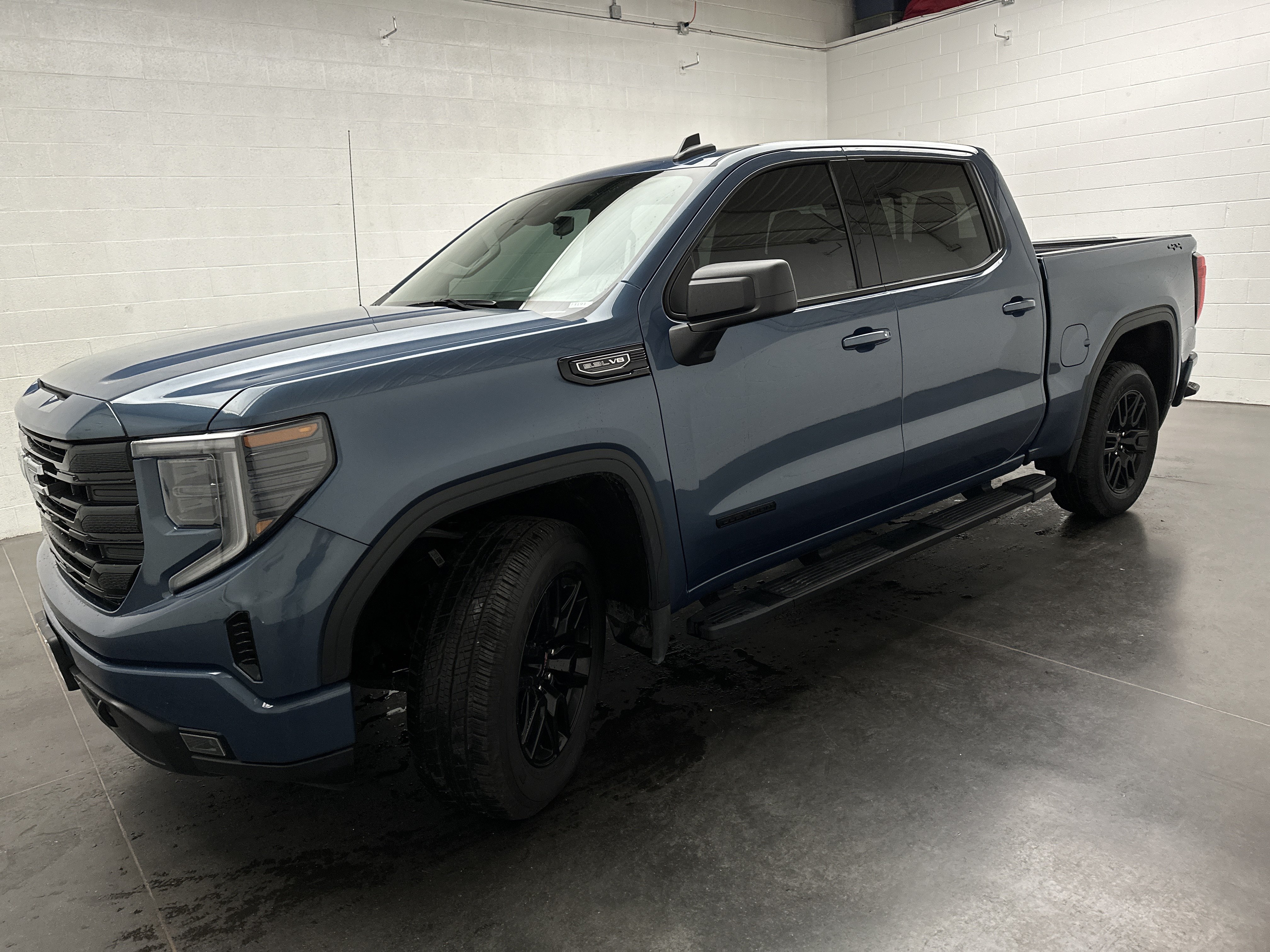 Used 2026 GMC Sierra 1500 Elevation w/ LPO, Elevation Black Package AWD/4WD image 4