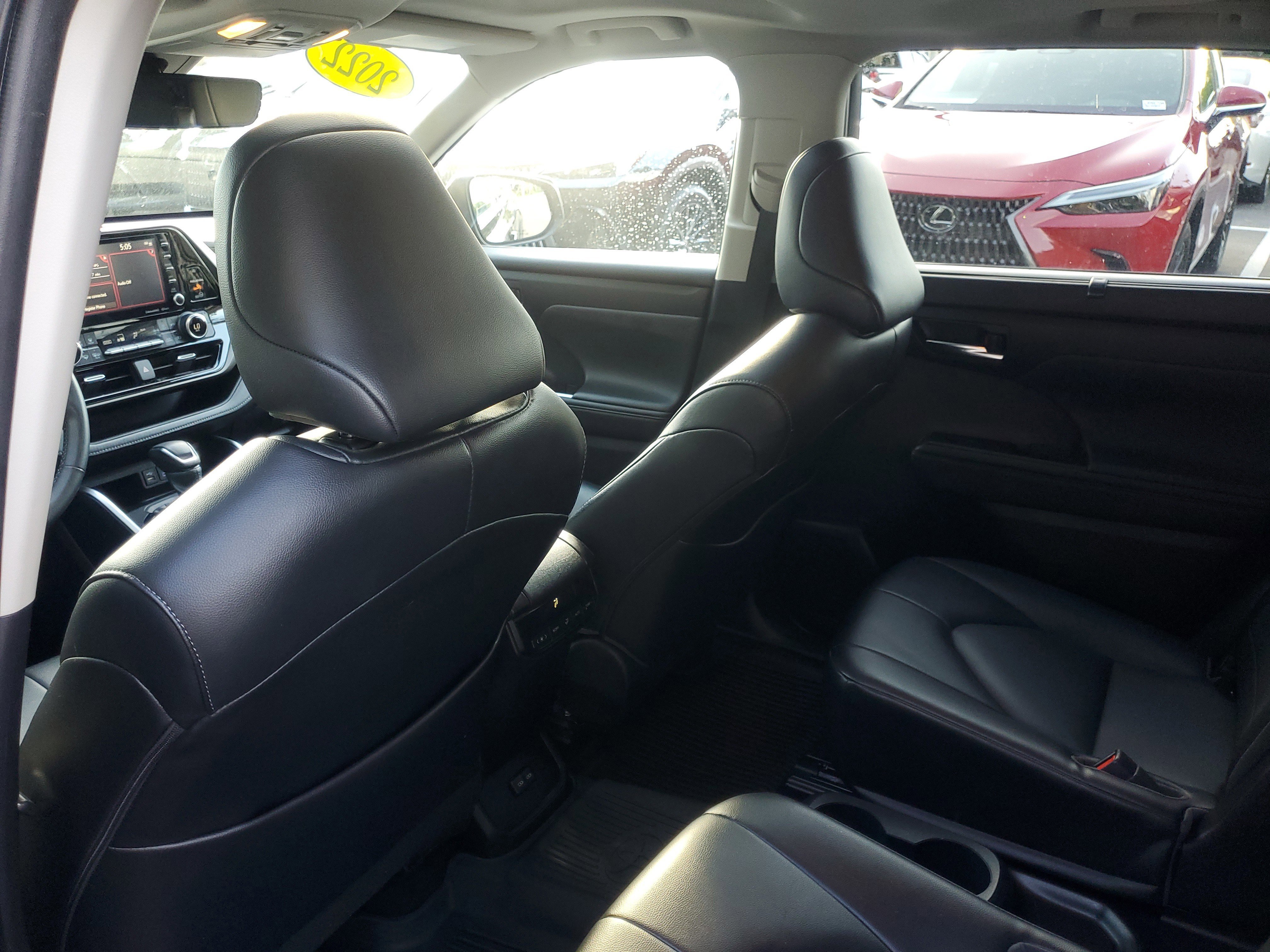 Used 2022 Toyota Highlander XLE image 12