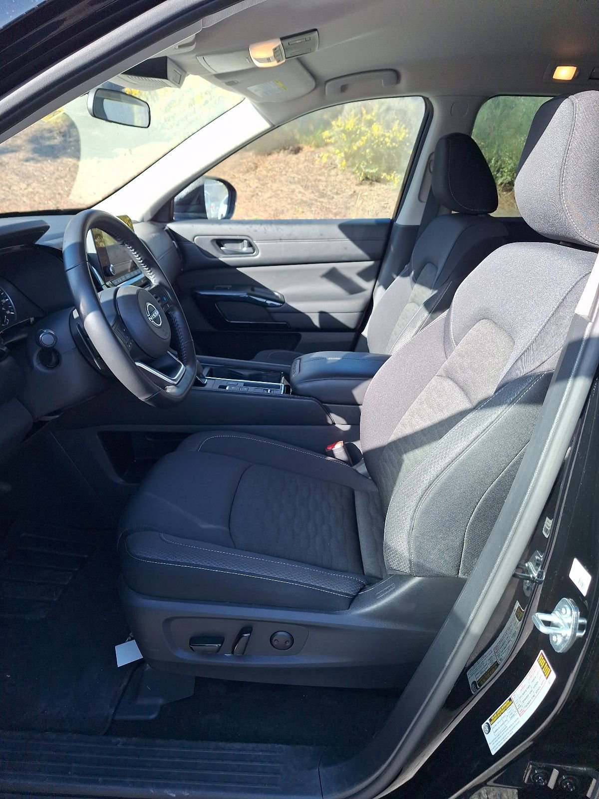 Used 2025 Nissan Pathfinder SV FWD image 11