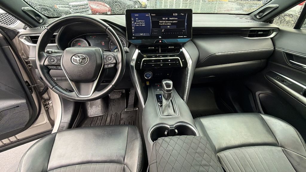 Used 2021 Toyota Venza XLE w/ Carpet Mat Package (TMS) image 18