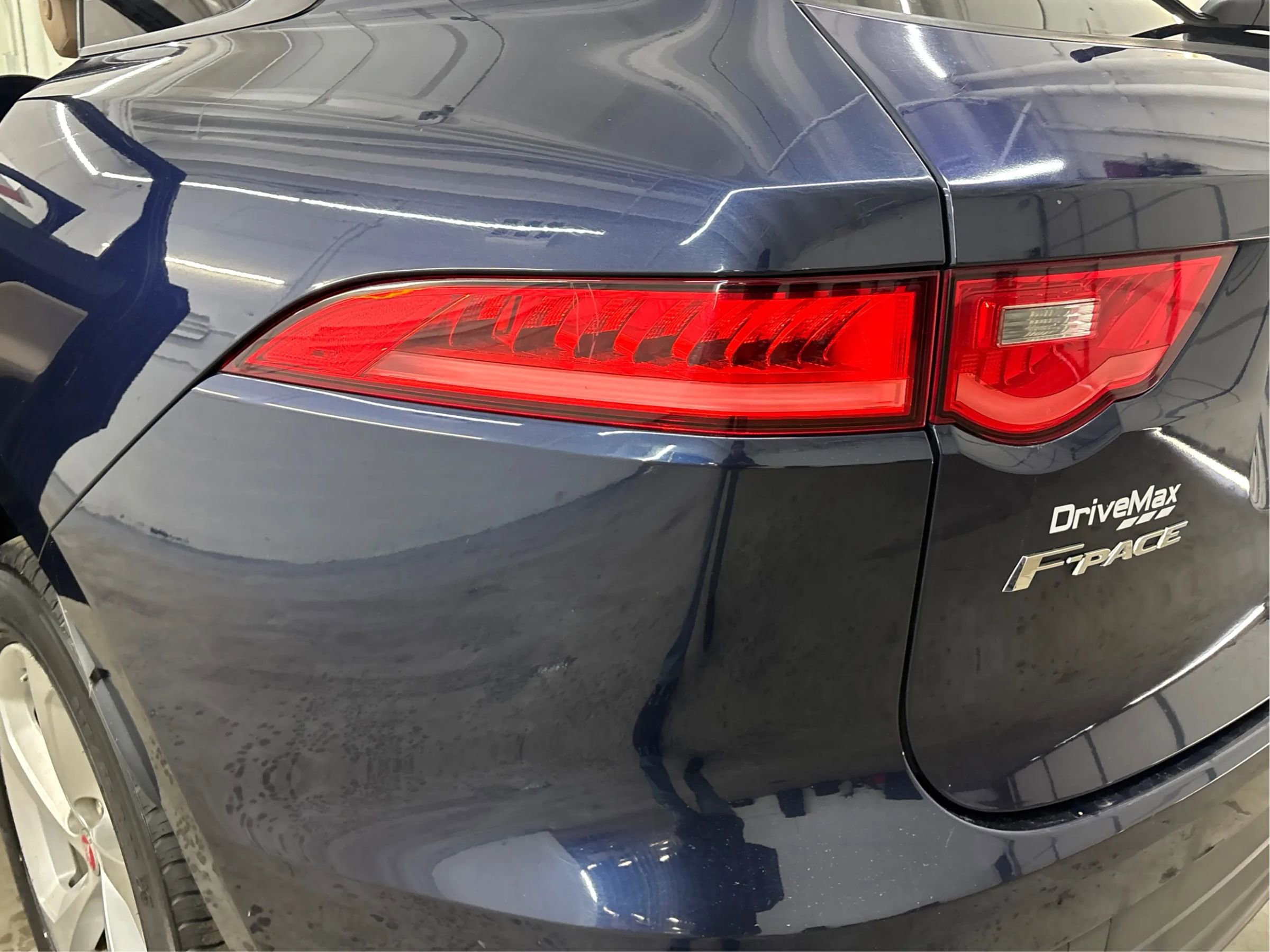 Used 2018 Jaguar F-PACE Premium image 34