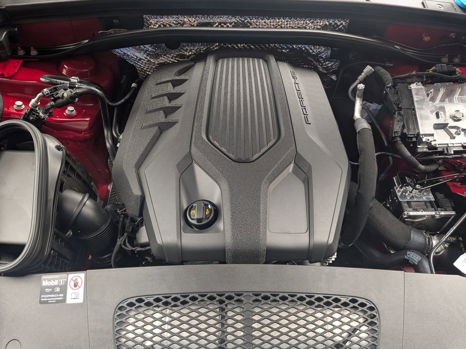 Used 2025 Porsche Macan image 28