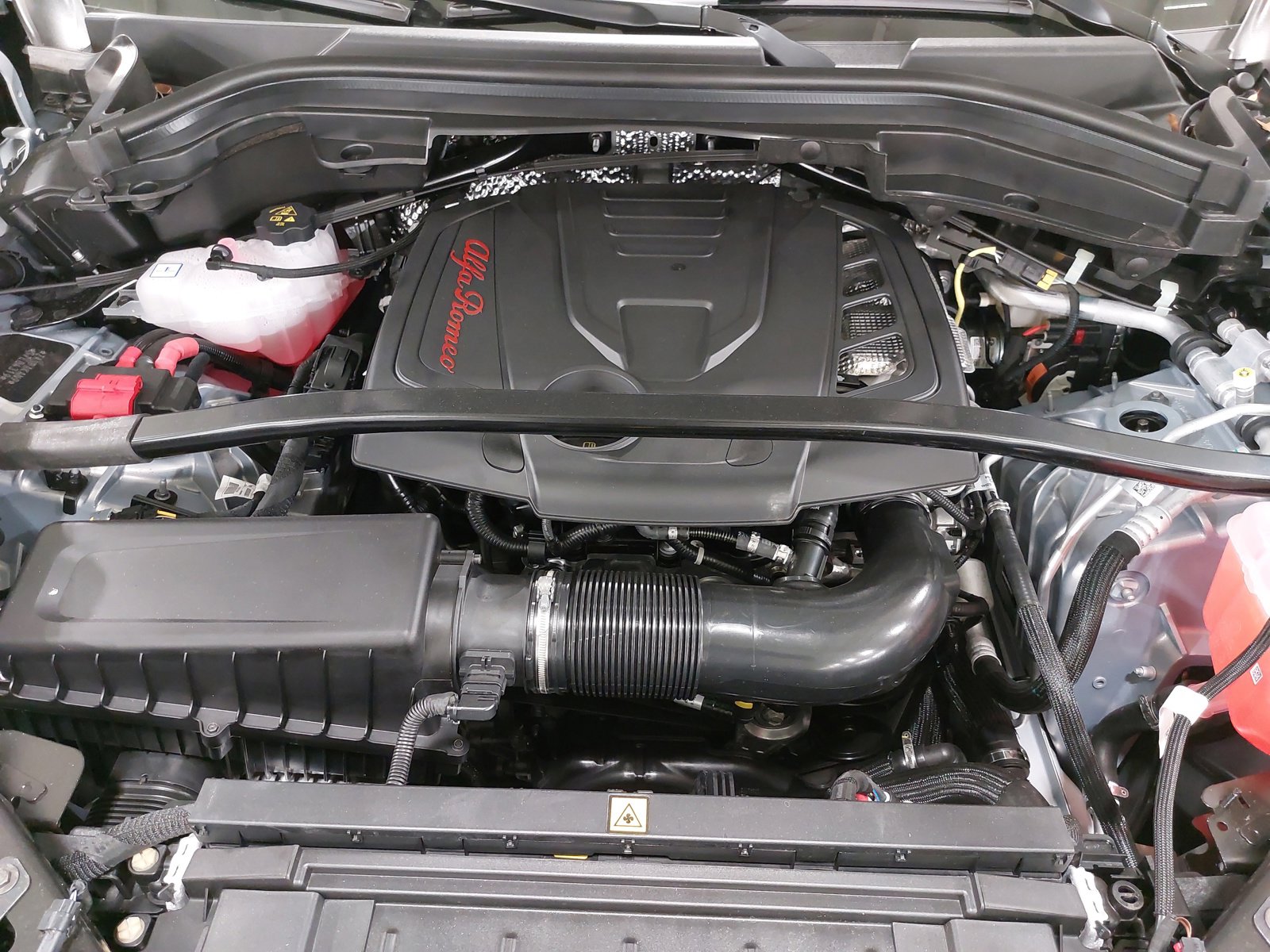 New 2025 Alfa Romeo Stelvio Sprint w/ Veloce Package image 32