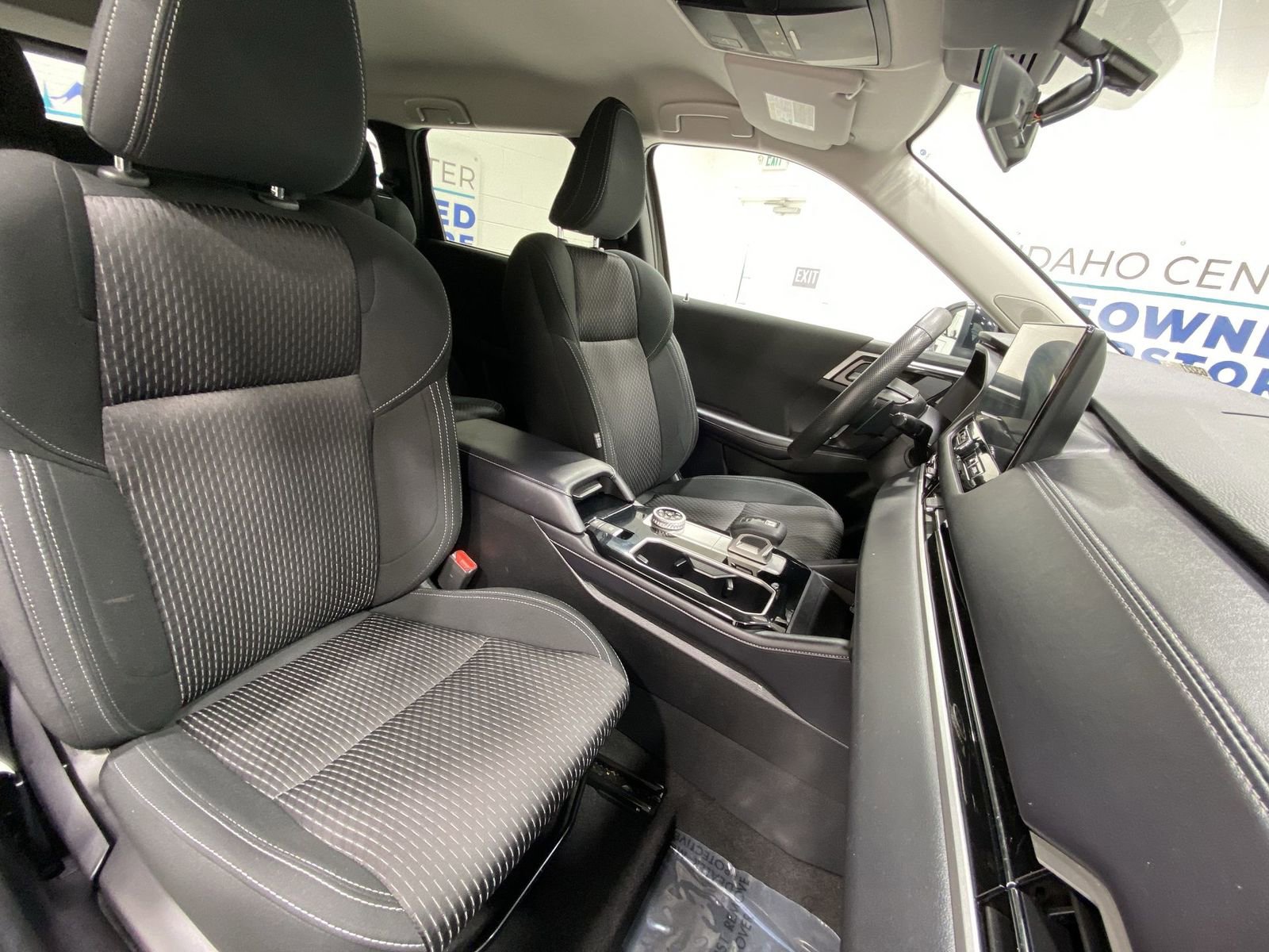 Used 2025 Mitsubishi Outlander ES image 25