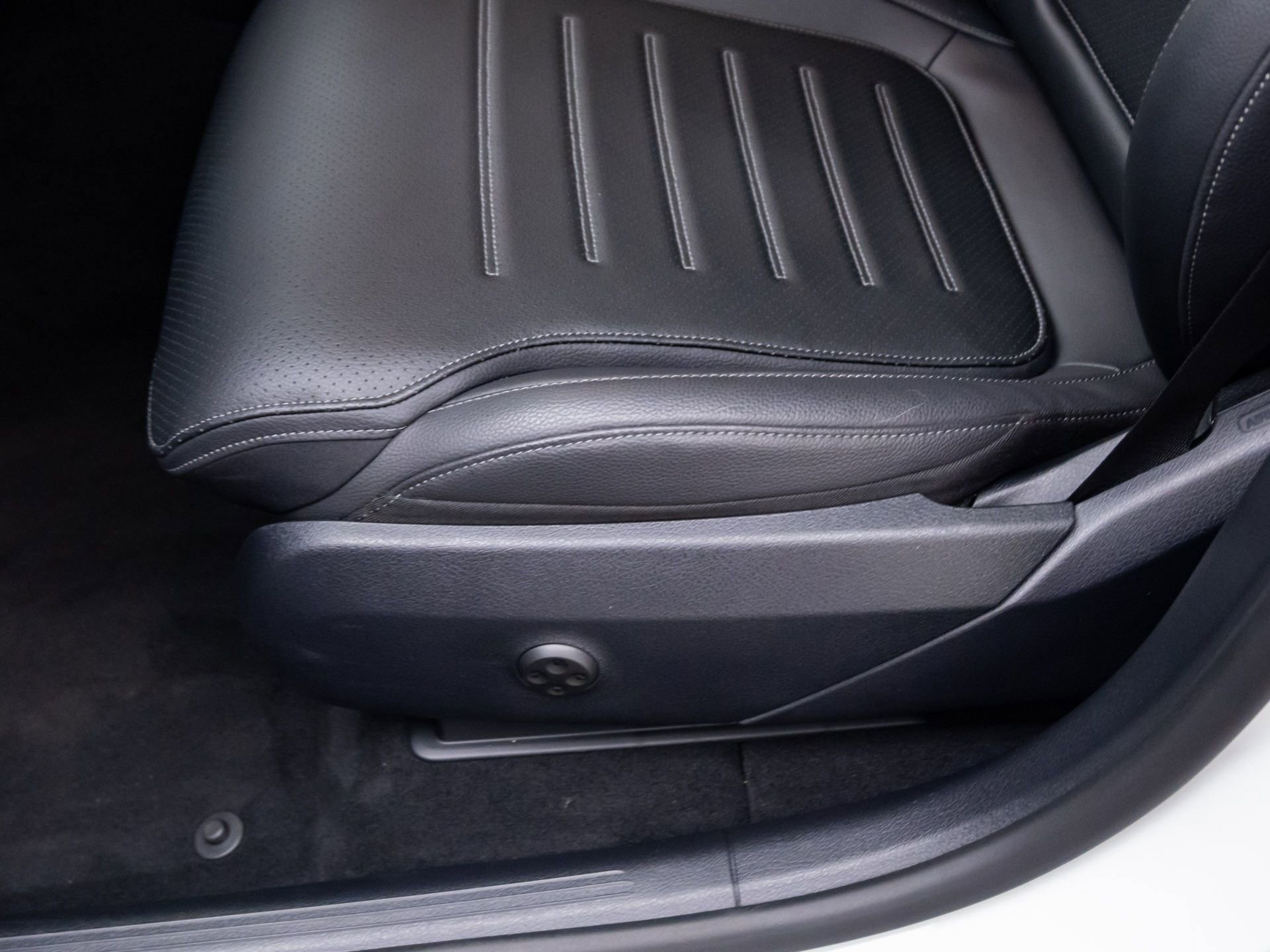 New 2025 Mercedes-Benz GLC 300 4MATIC image 15