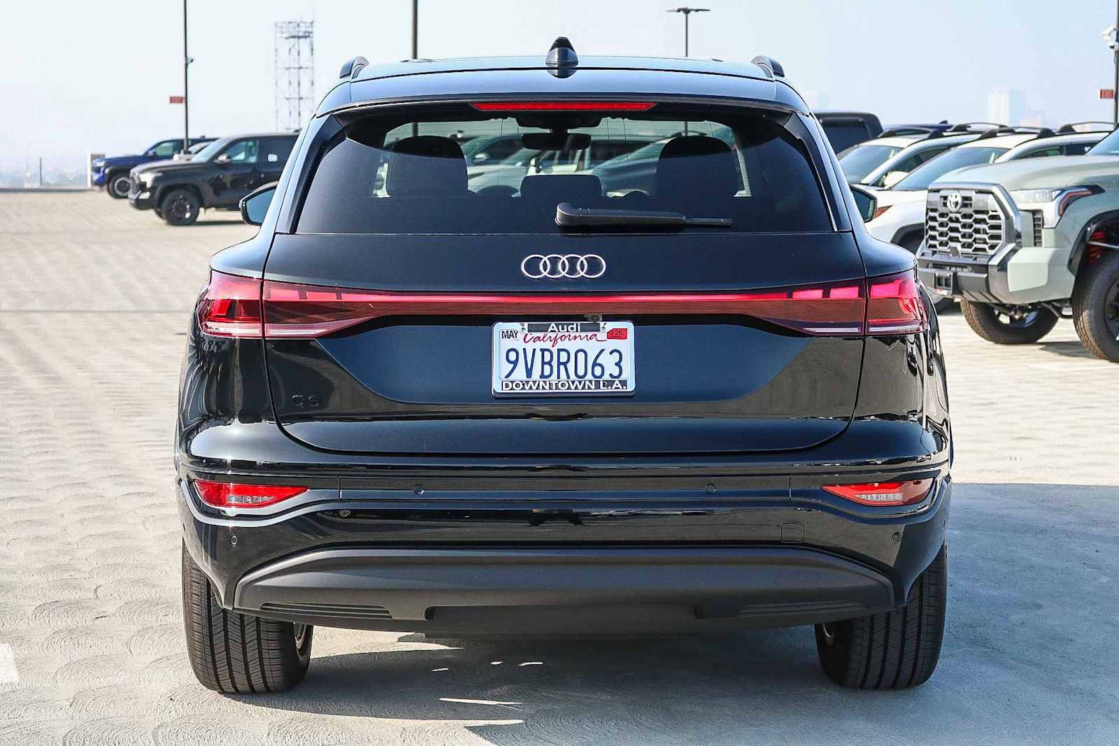 Used 2025 Audi Q6 e-tron Premium w/ Convenience Package image 8