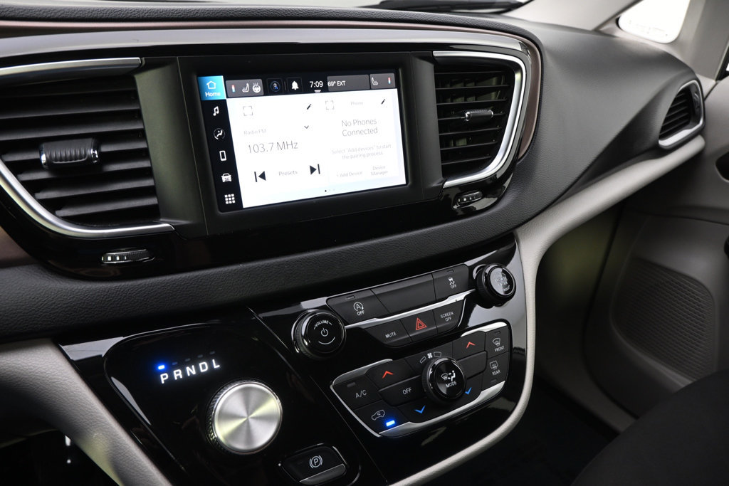 Used 2023 Chrysler Voyager LX FWD image 29