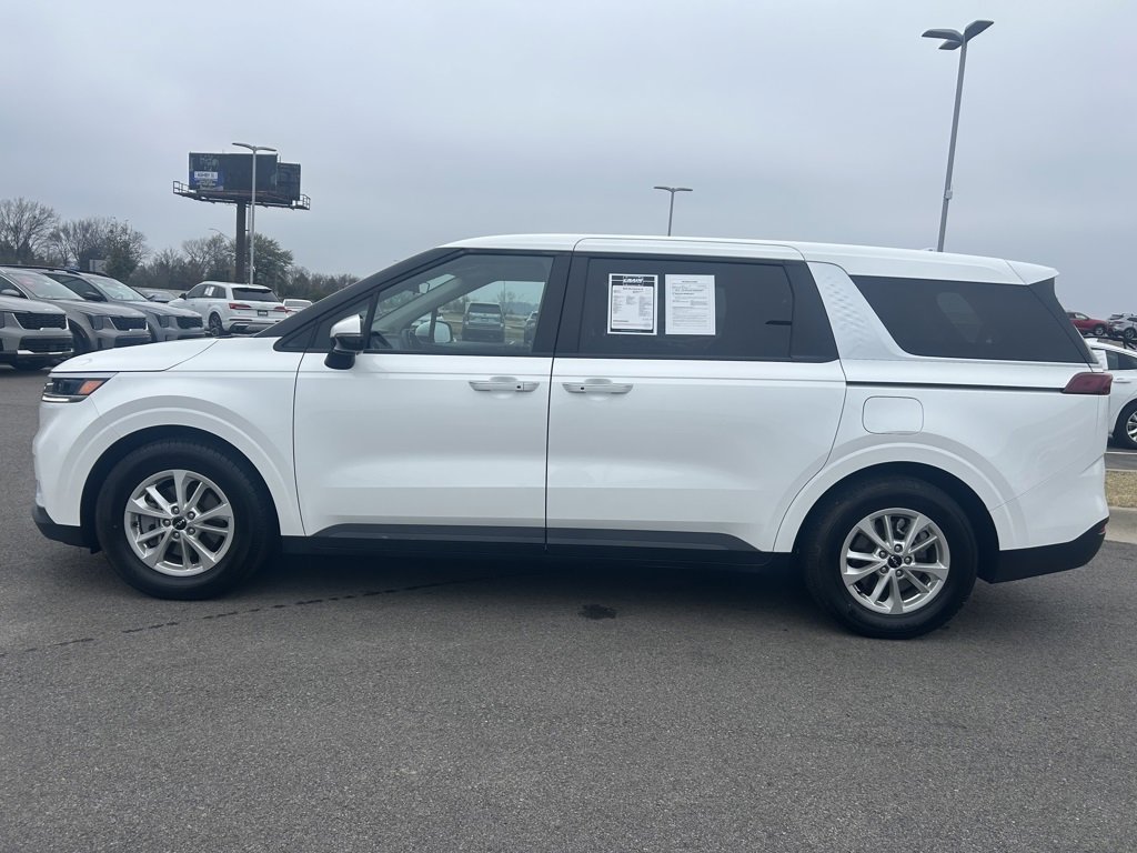 Certified 2023 Kia Carnival LX image 4