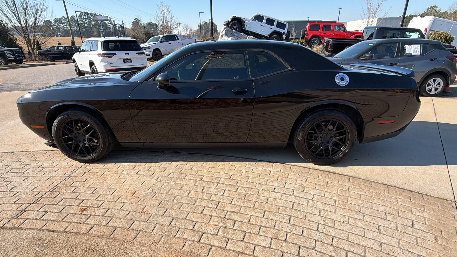 Used 2019 Dodge Challenger SXT image 11