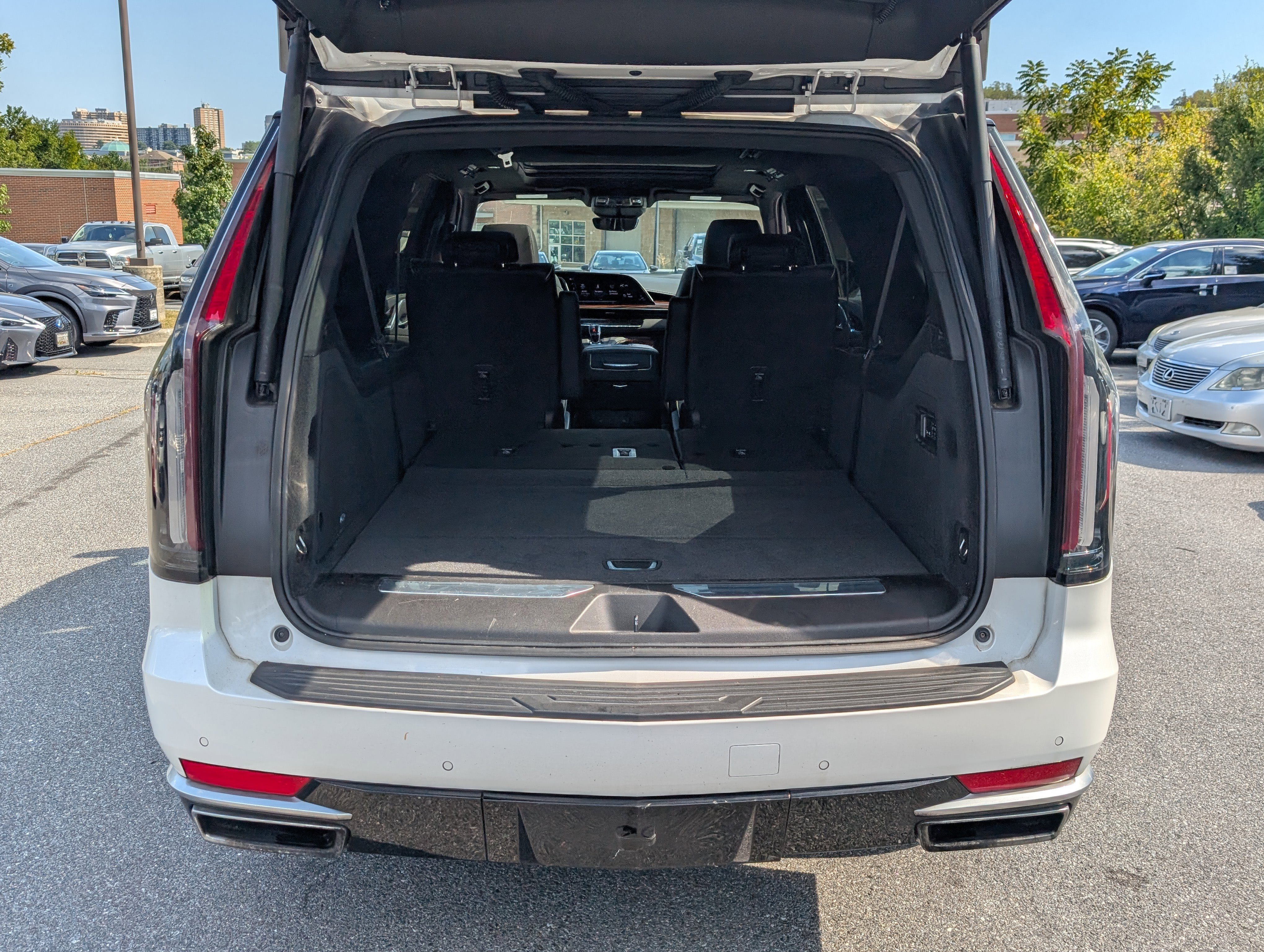 Used 2021 Cadillac Escalade ESV Premium Luxury w/ Performance Package image 13