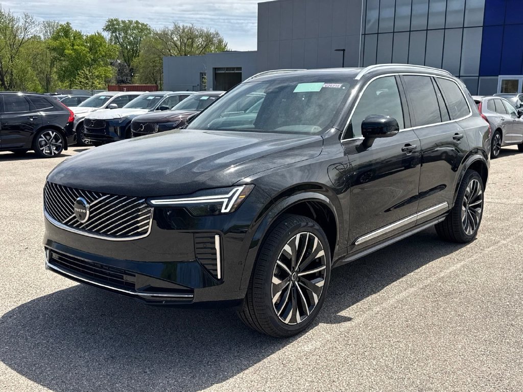 New 2026 Volvo XC90 T8 Plus w/ Protection Package Premier