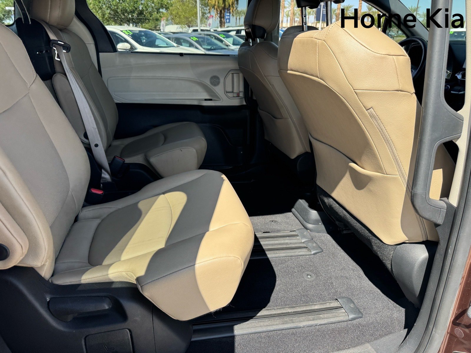 Used 2021 Toyota Sienna XLE FWD image 29
