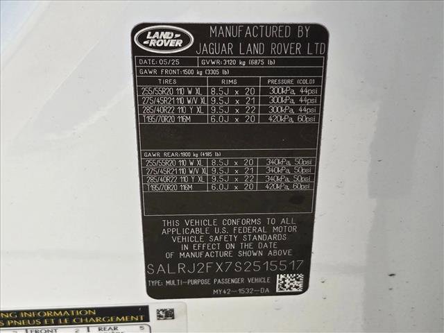 Certified 2025 Land Rover Discovery S image 24