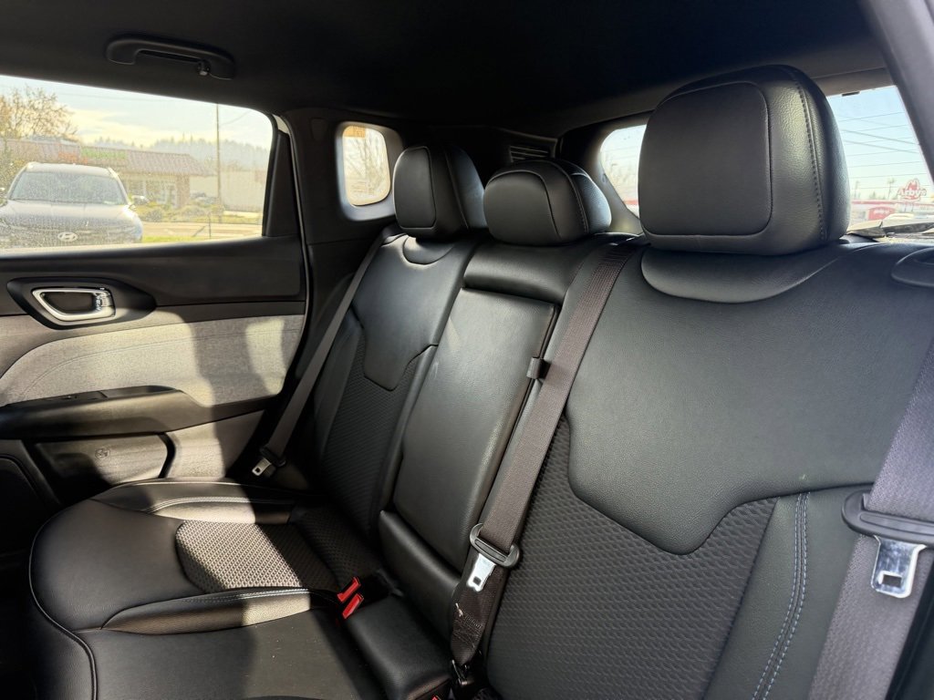 Used 2024 Jeep Compass Latitude image 28