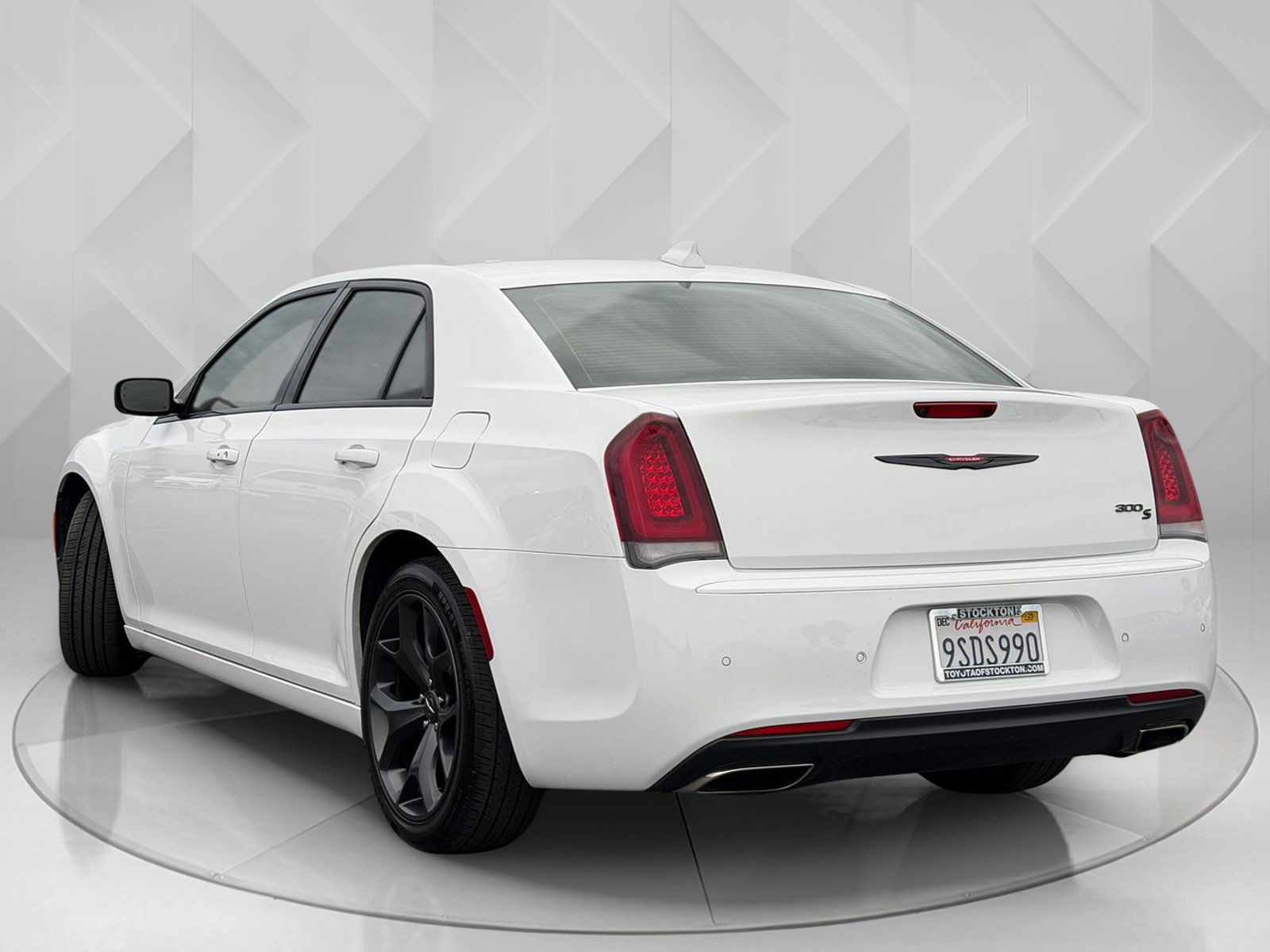 Used 2023 Chrysler 300 S image 3