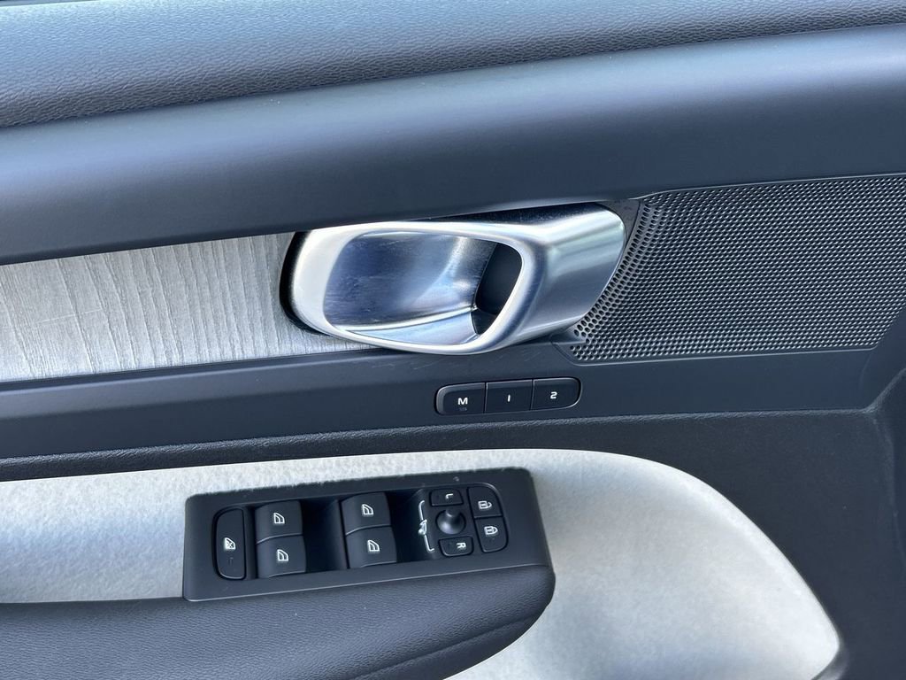 Certified 2023 Volvo XC40 B5 Plus w/ Climate Package image 16