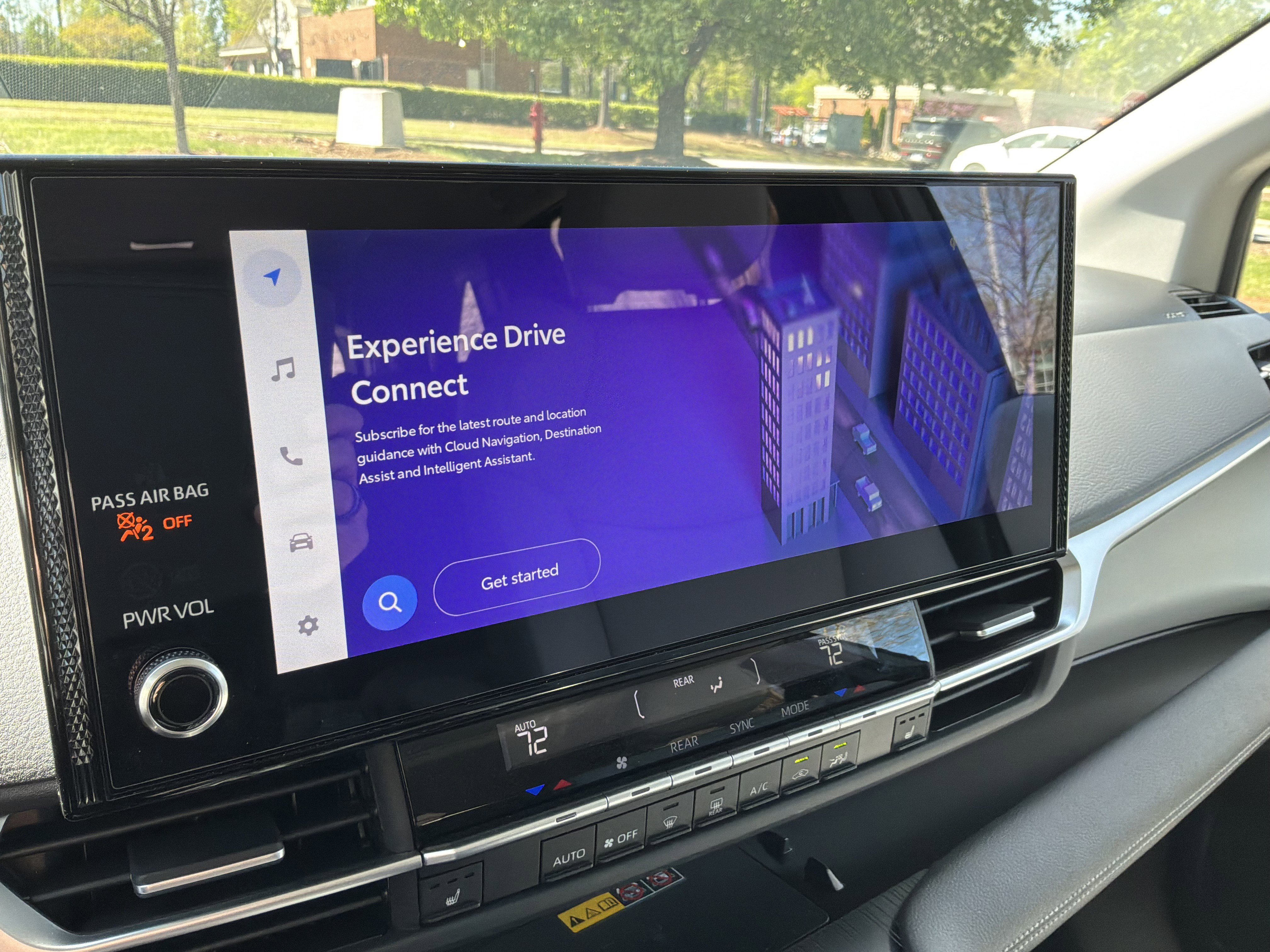 Used 2025 Toyota Sienna XLE image 21