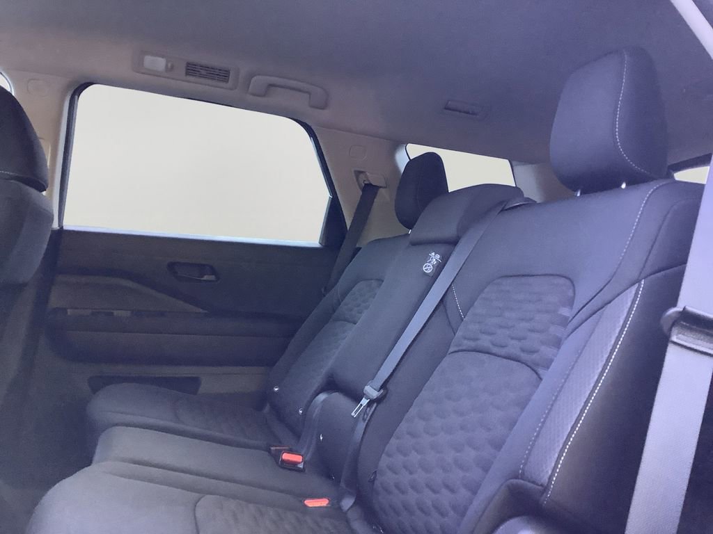 Used 2025 Nissan Pathfinder SV AWD/4WD image 15