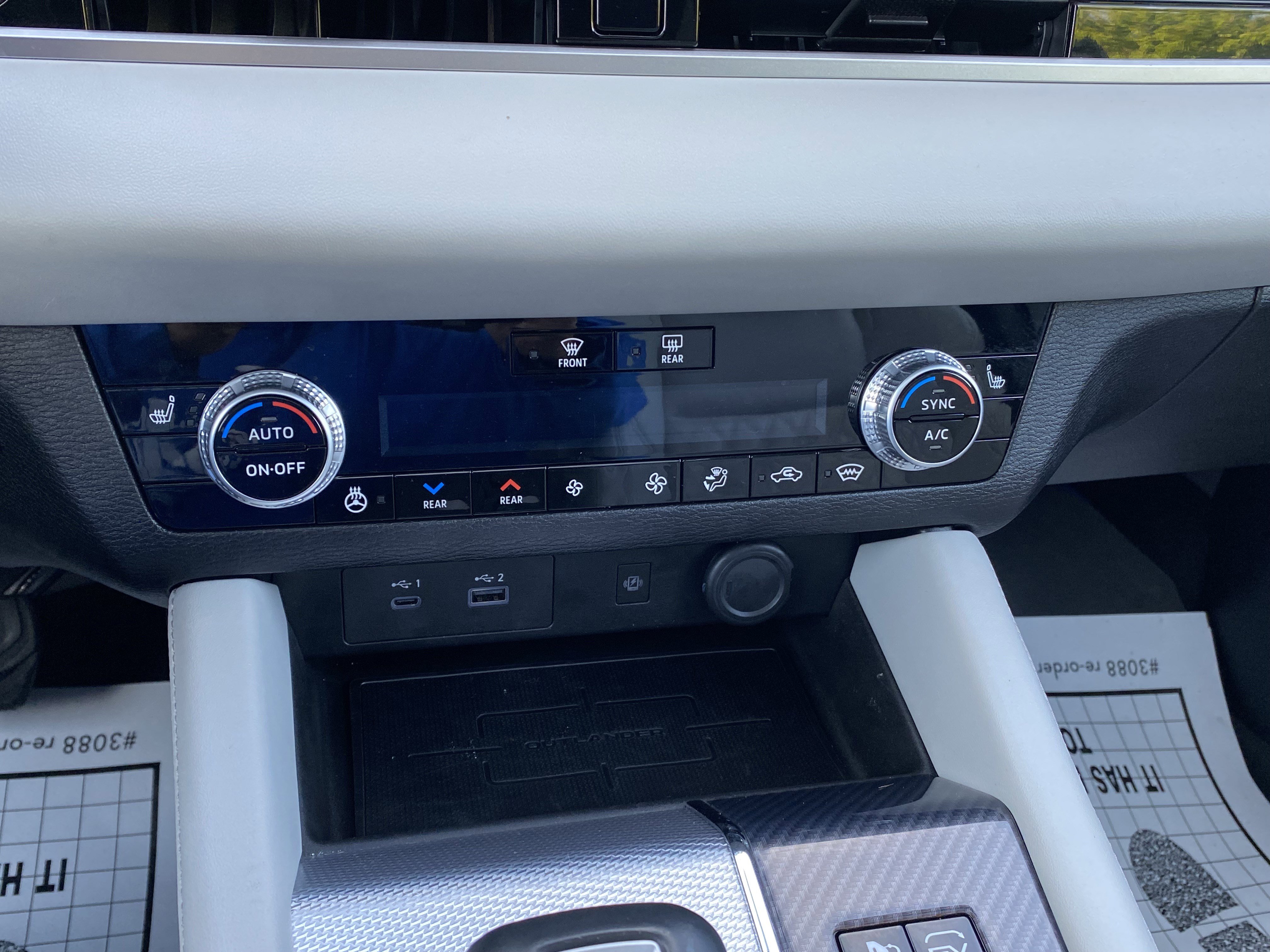 Used 2024 Mitsubishi Outlander 4WD Plug-In Hybrid image 30