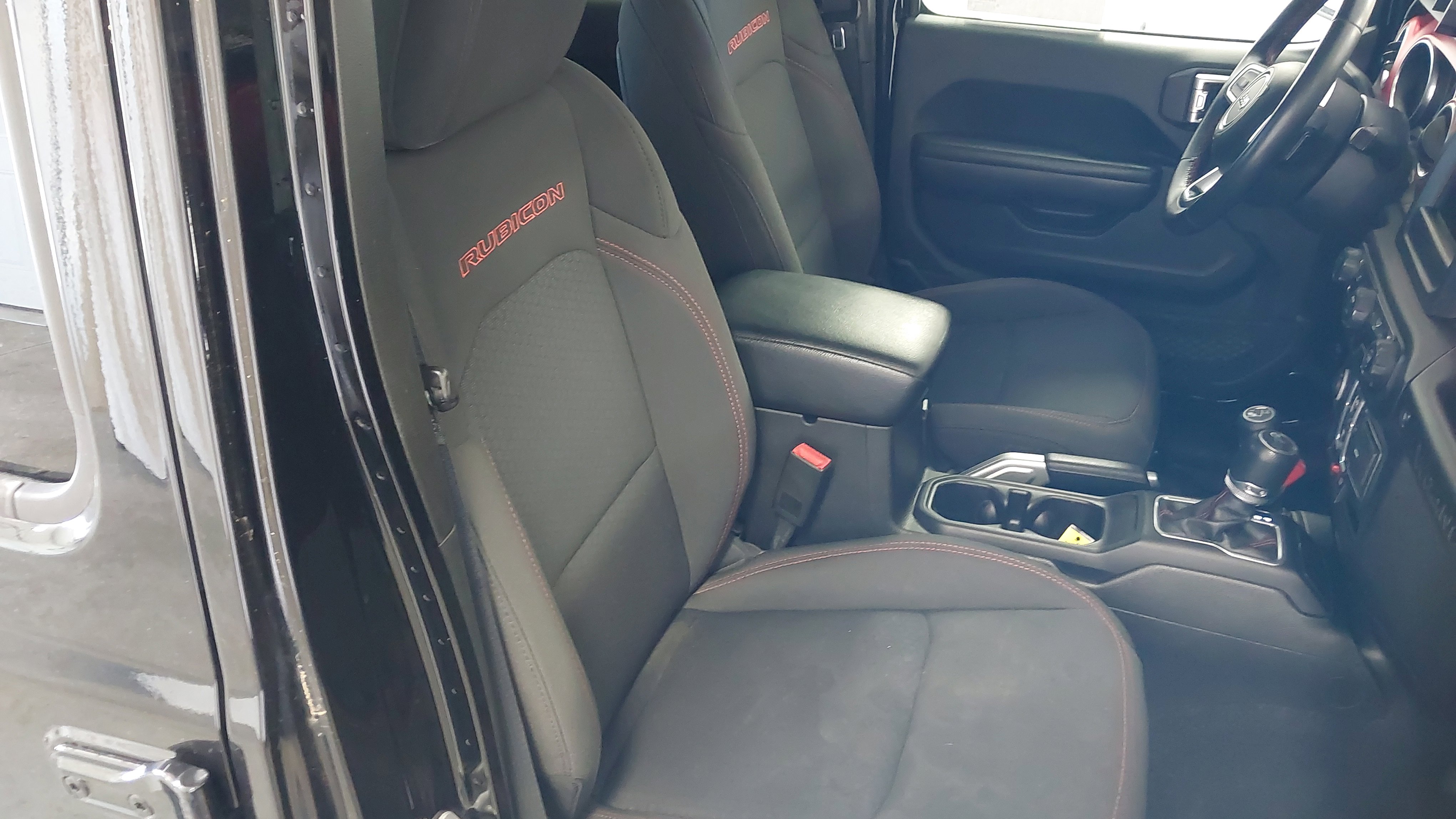 Used 2018 Jeep Wrangler Unlimited Rubicon AWD/4WD image 28