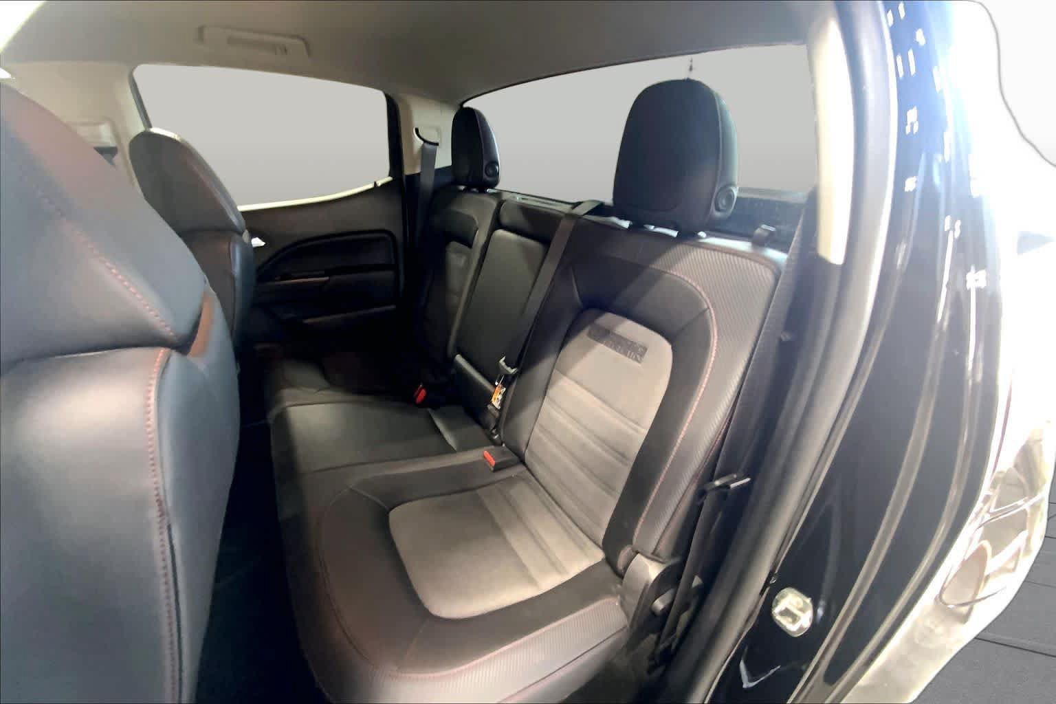 Used 2015 GMC Canyon SLE w/ All-Terrain Package RWD image 19