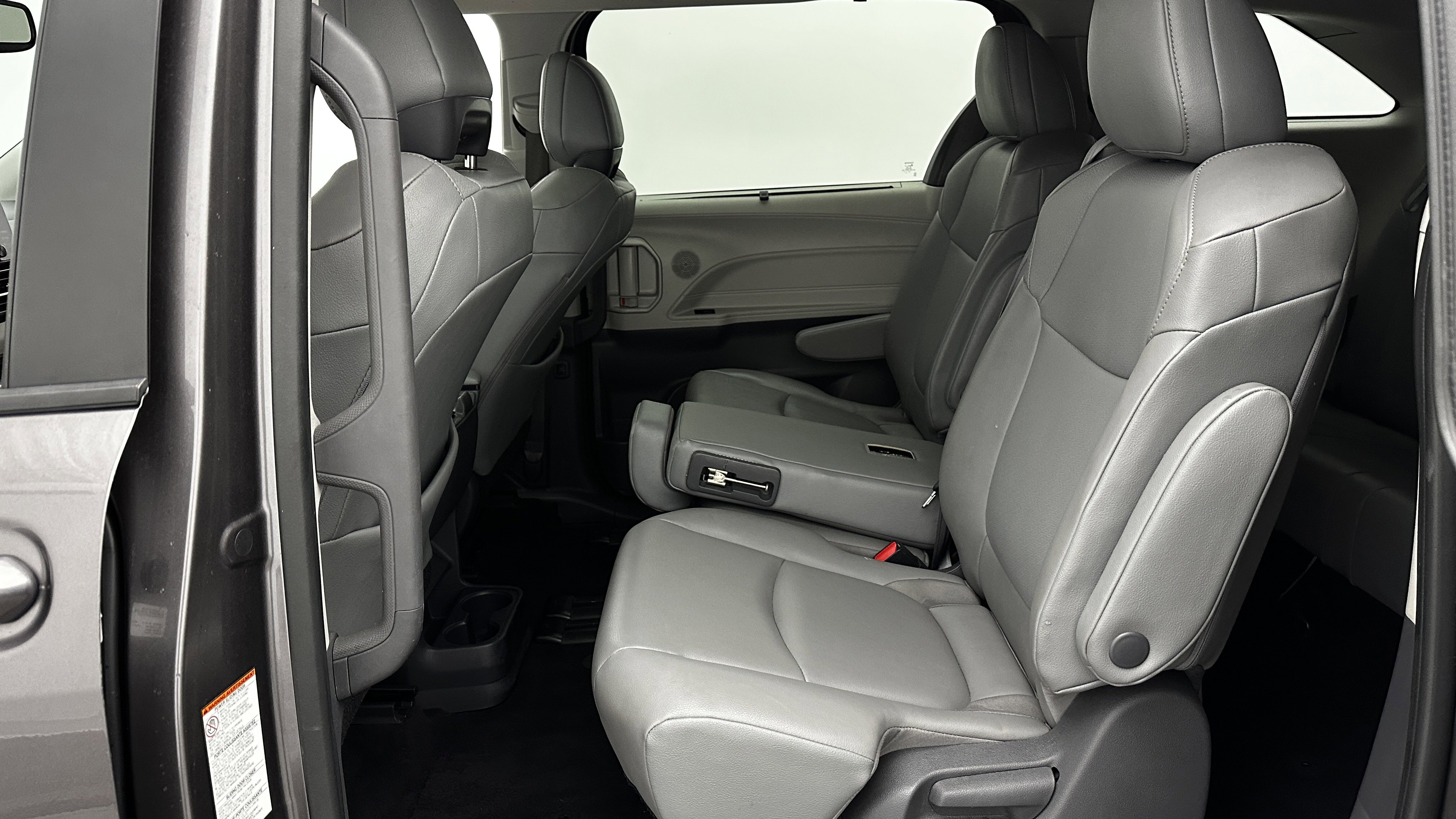 Used 2021 Toyota Sienna XLE image 27