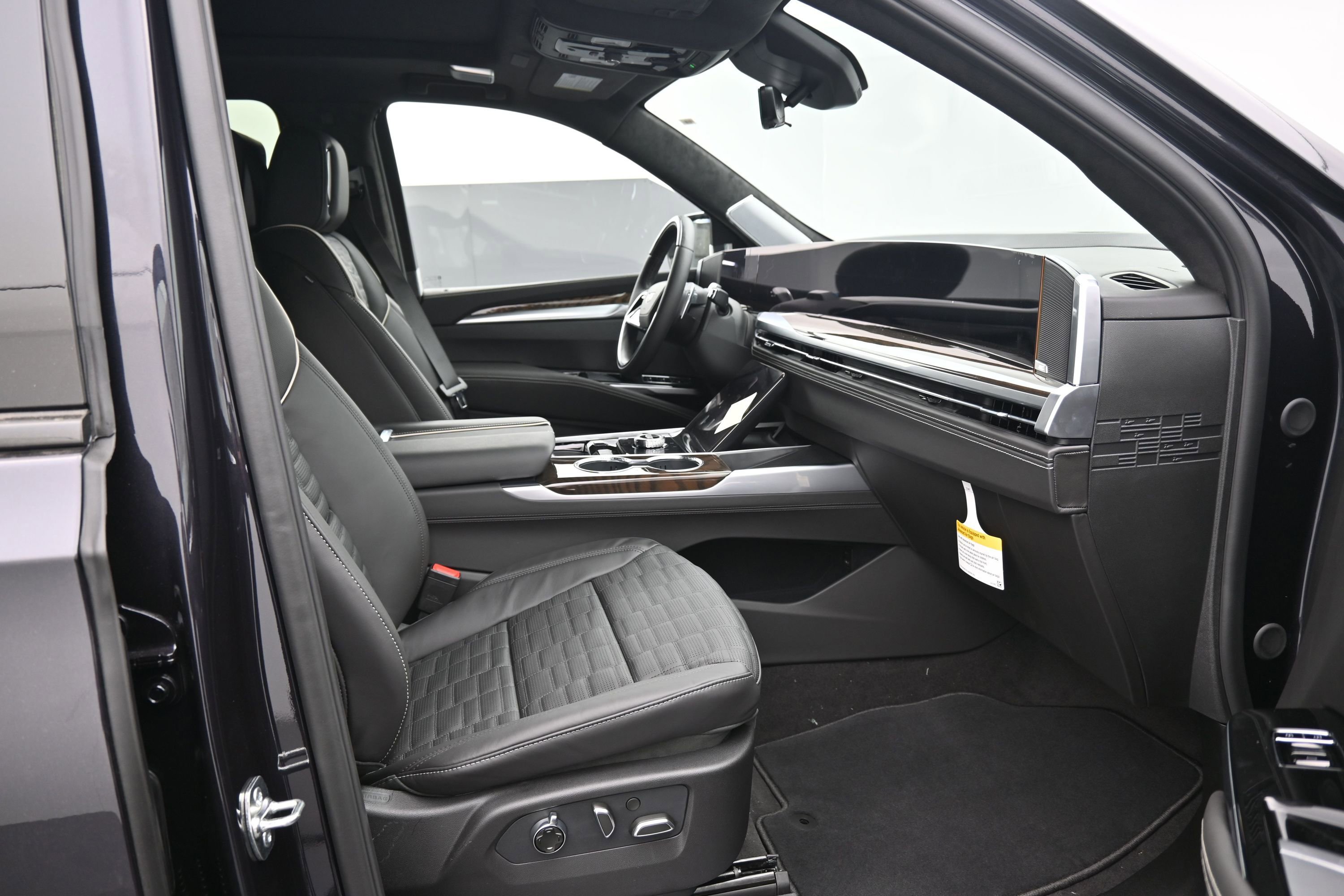 New 2026 Cadillac Escalade ESV Platinum Sport w/ LPO, Floor Liner Package AWD/4WD image 13