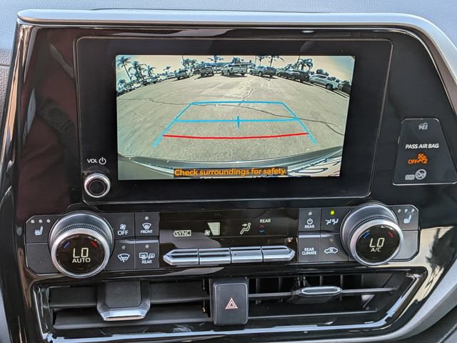Used 2024 Toyota Highlander XLE AWD/4WD image 11