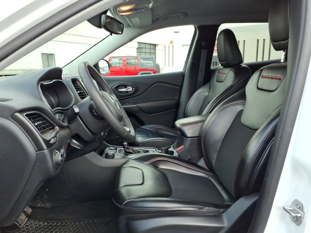 Used 2020 Jeep Cherokee Trailhawk image 4