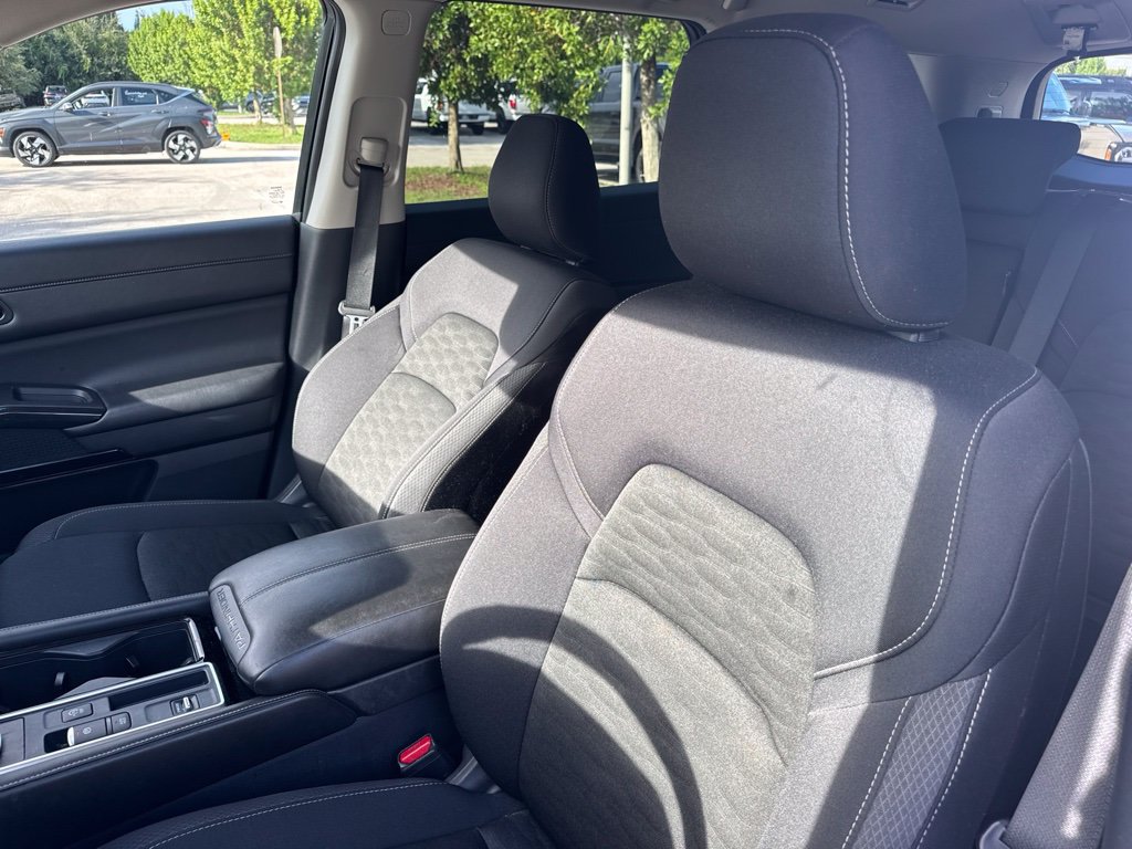 Used 2025 Nissan Pathfinder SV FWD image 10