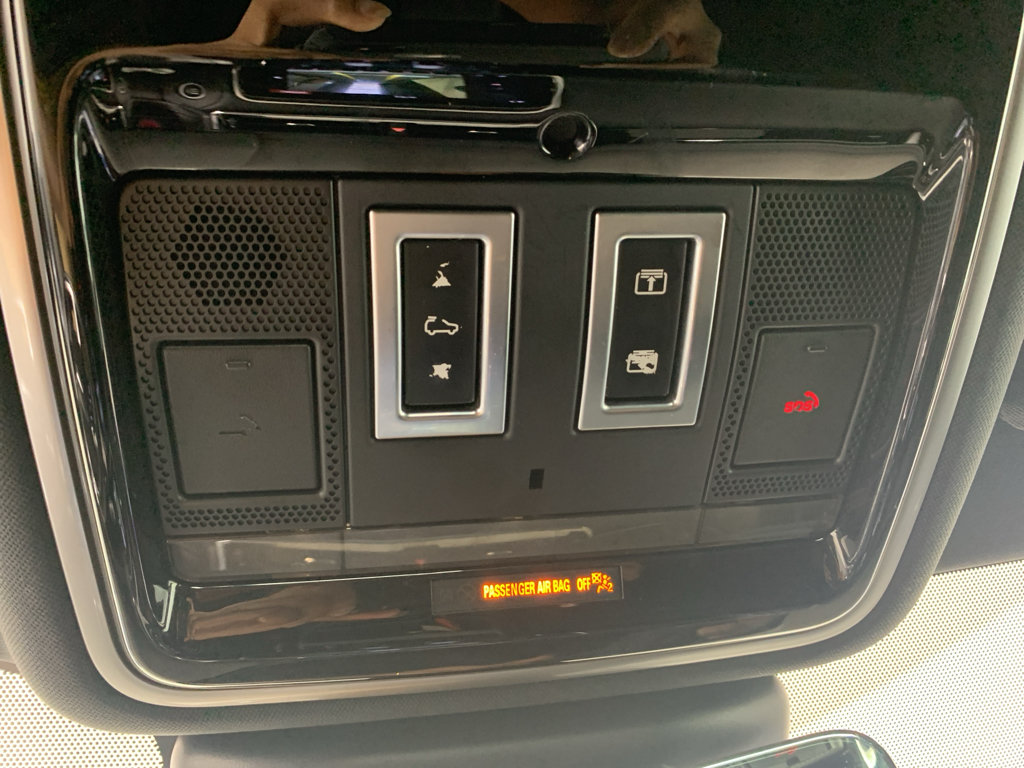 Used 2018 Land Rover Range Rover Velar R-Dynamic SE AWD/4WD image 27