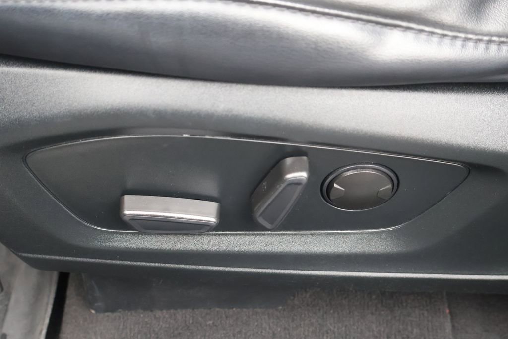 Used 2022 Ford Explorer XLT w/ Equipment Group 202A image 32