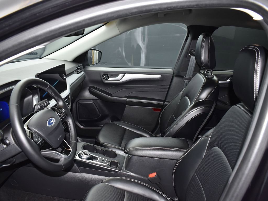 Used 2024 Ford Escape Platinum image 11
